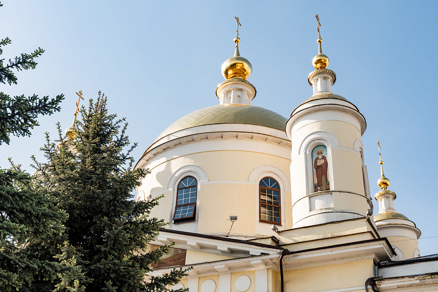 Божественная литургия в день отдания праздника Пасхи в Троицком кафедральном соборе Подольска